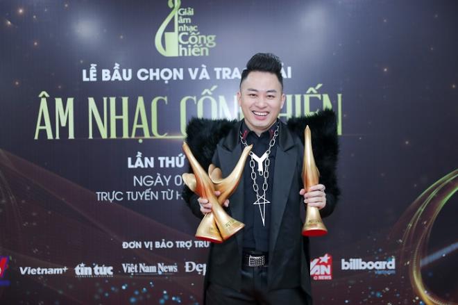 Ca sĩ Tùng Dương thắng lớn tại giải Cống hiến.