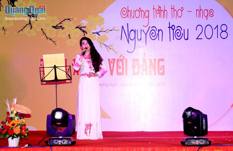 Hằng năm, CLB thơ Trà Giang tổ chức các chương trình biểu diễn thơ mang đến nhiều cảm xúc cho độc giả.      Ảnh: TRÍ PHONG